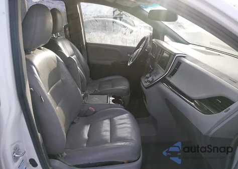 2015 Toyota Sienna Xle 7 Passenger z USA, uszkodzony, nr VIN 5TDDK3DC6FS111580